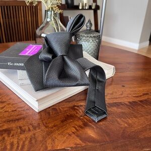 Tom Ford Black and Grey Patterned Tie